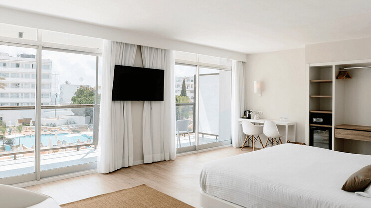 Junior Suite Pool View 